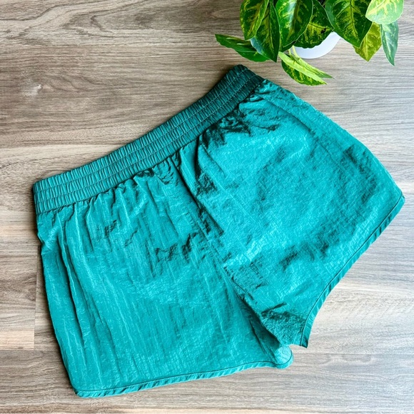GapFit G Sprint Running Shorts Crinkle Jade Stone Green Size M | 3" High Rise - Picture 11 of 12